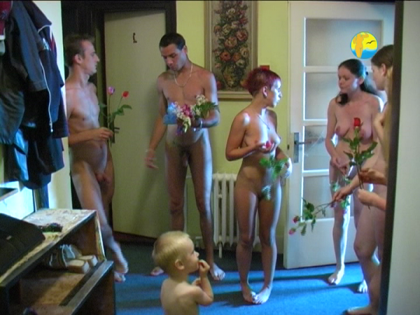 Rodzinny nudyzm wideo DVD o młodą parę nudystów | Family nudism of DVD of video about a young couple nudist