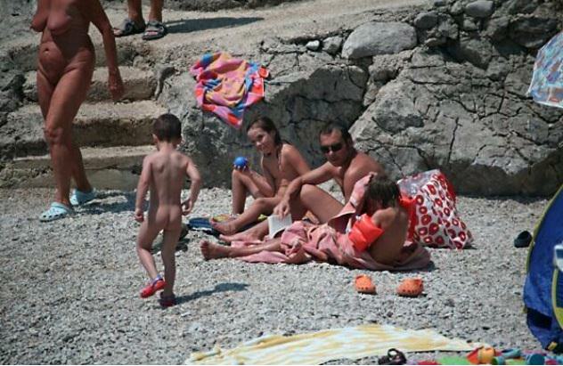 Zdjęcie nudyzm na plaży w Odessie (set 4) | Photo nudism on the beach in Odessa Zdjęcie nudyzm na plaży w Odessie (set 4) | Photo nudism on the beach in Odessa